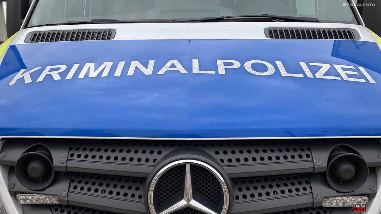 Mutmaßlicher Dieb mit Foto gesucht + Fahrzeug in Bernau gestohlen