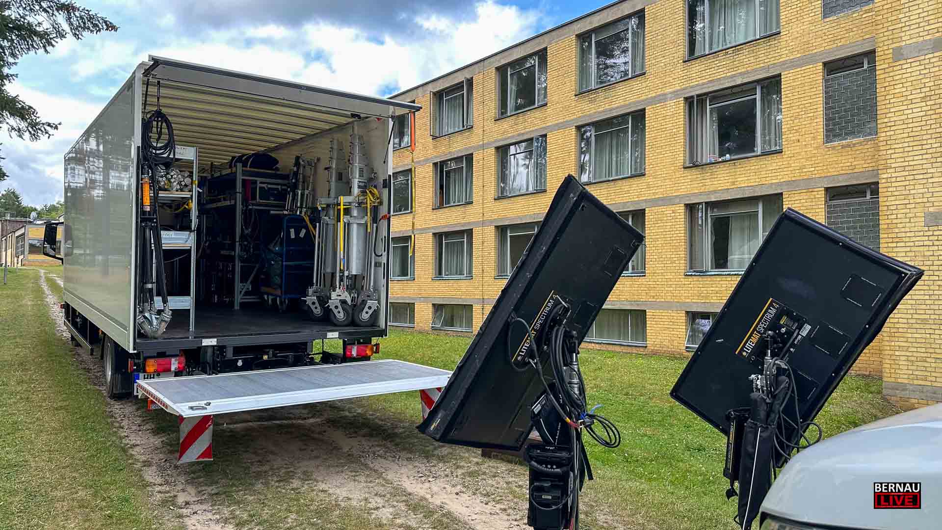 Film-Dreharbeiten am Bauhaus-Denkmal in Bernau