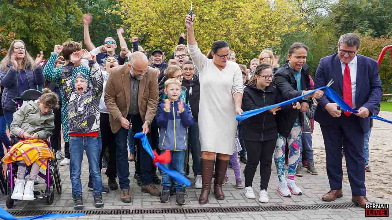 Landkreis Barnim übergibt neue Außenanlage für die Robinsonschule in Bernau