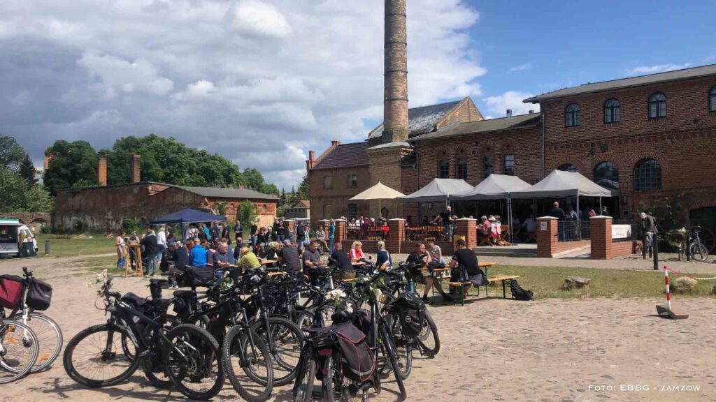 Guten Morgen aus Bernau – Verkehr, Infos und Tipps am 30. September 2026 5 Bernau: Extrem-Radsportevent, Flohmarkt und Musik auf dem Gutshof Börnicke