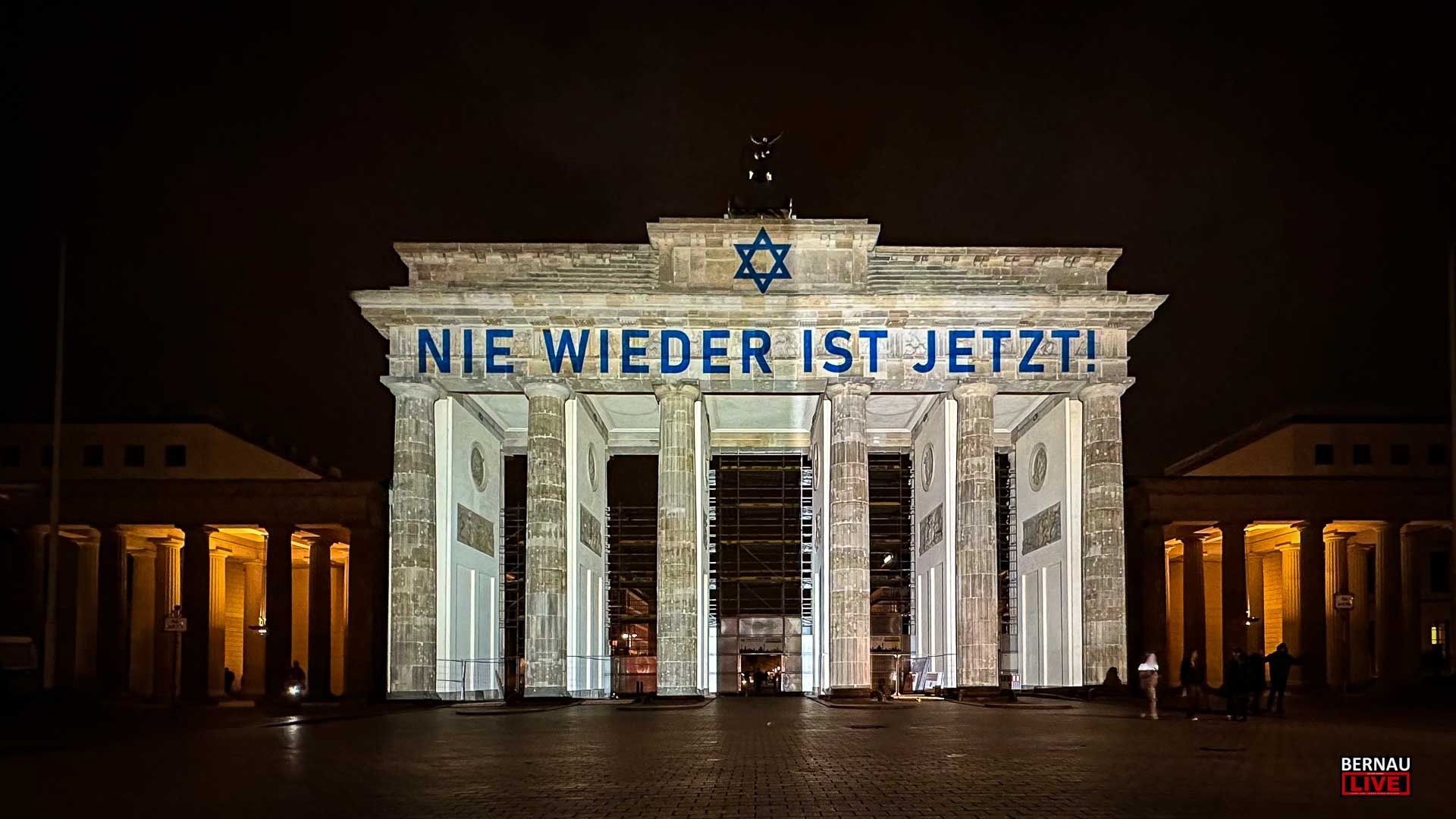 "Nie wieder ist jetzt" Berlin mahnt am Brandenburger Tor