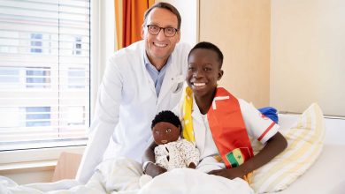 Aus dem Helios: Nach 77 Operationen kann Samba aus dem Senegal wieder lachen
