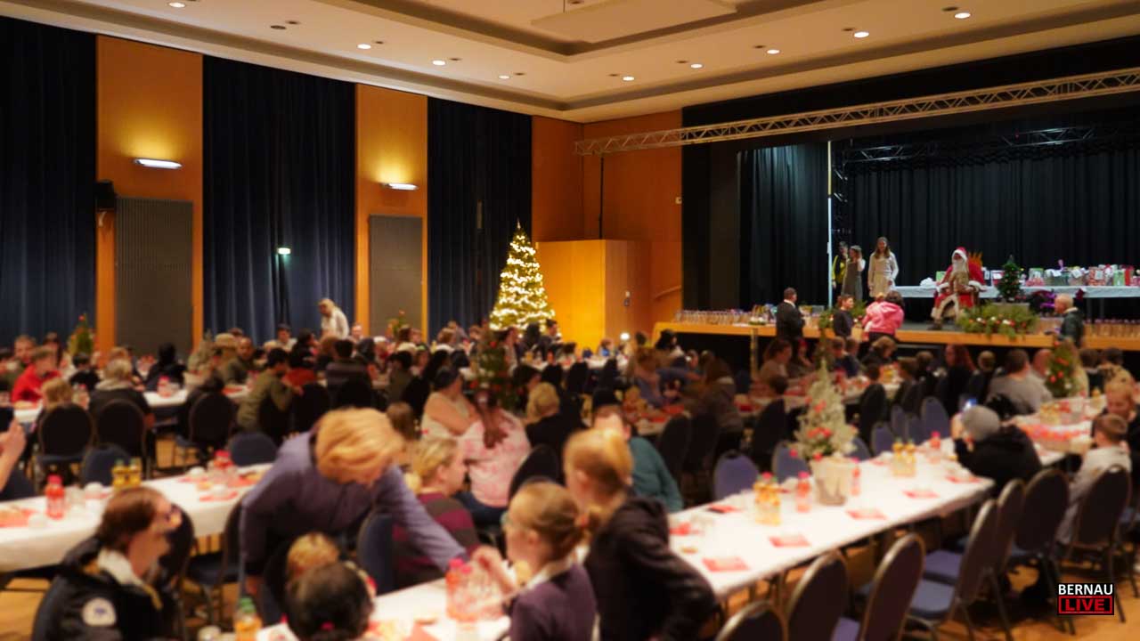 Tafel-Weinachtsfeiern für Kinder und Senioren in Bernau
