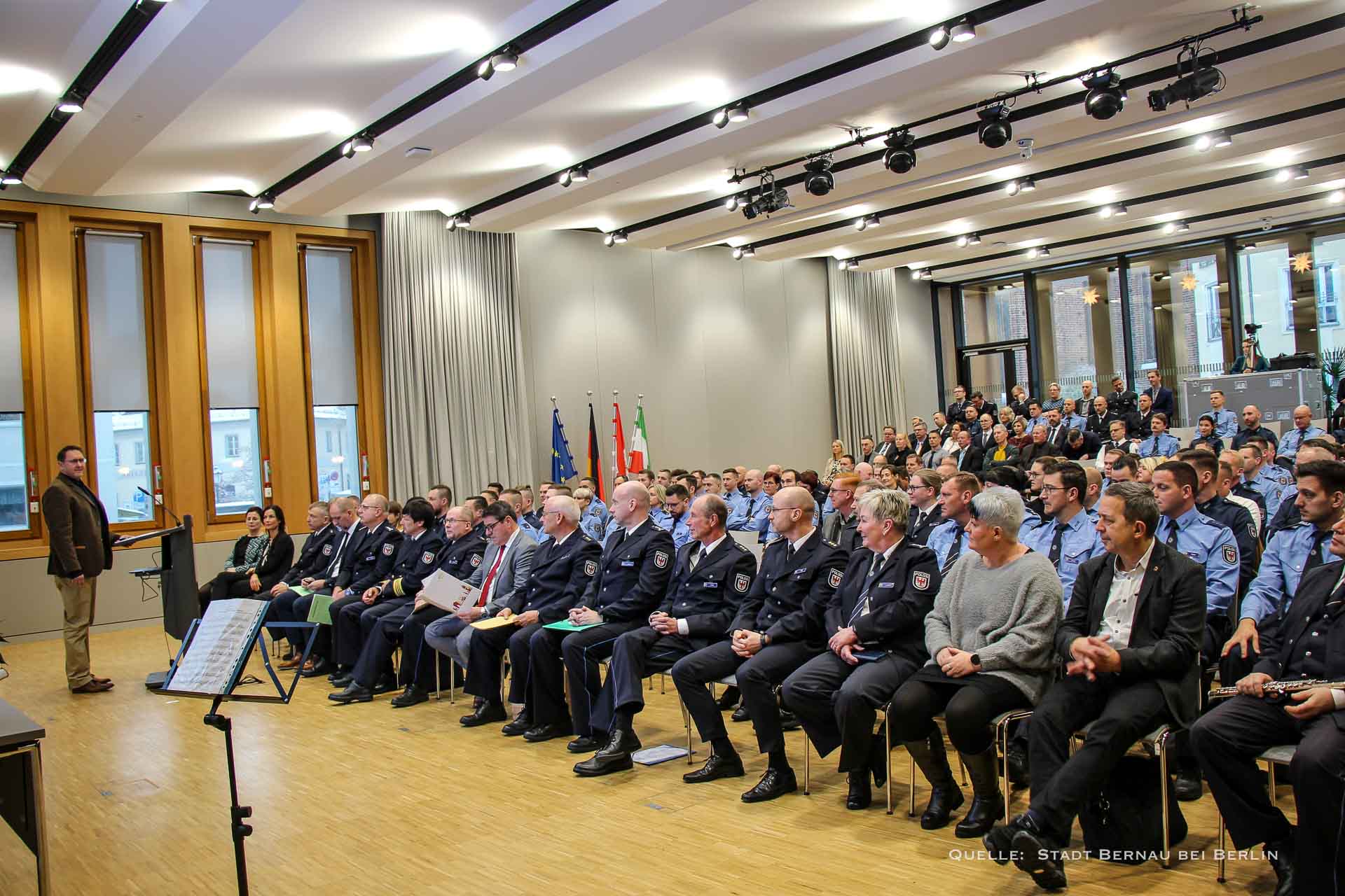 164 Polizeibedienstete erhalten in Bernau ihre Beförderung