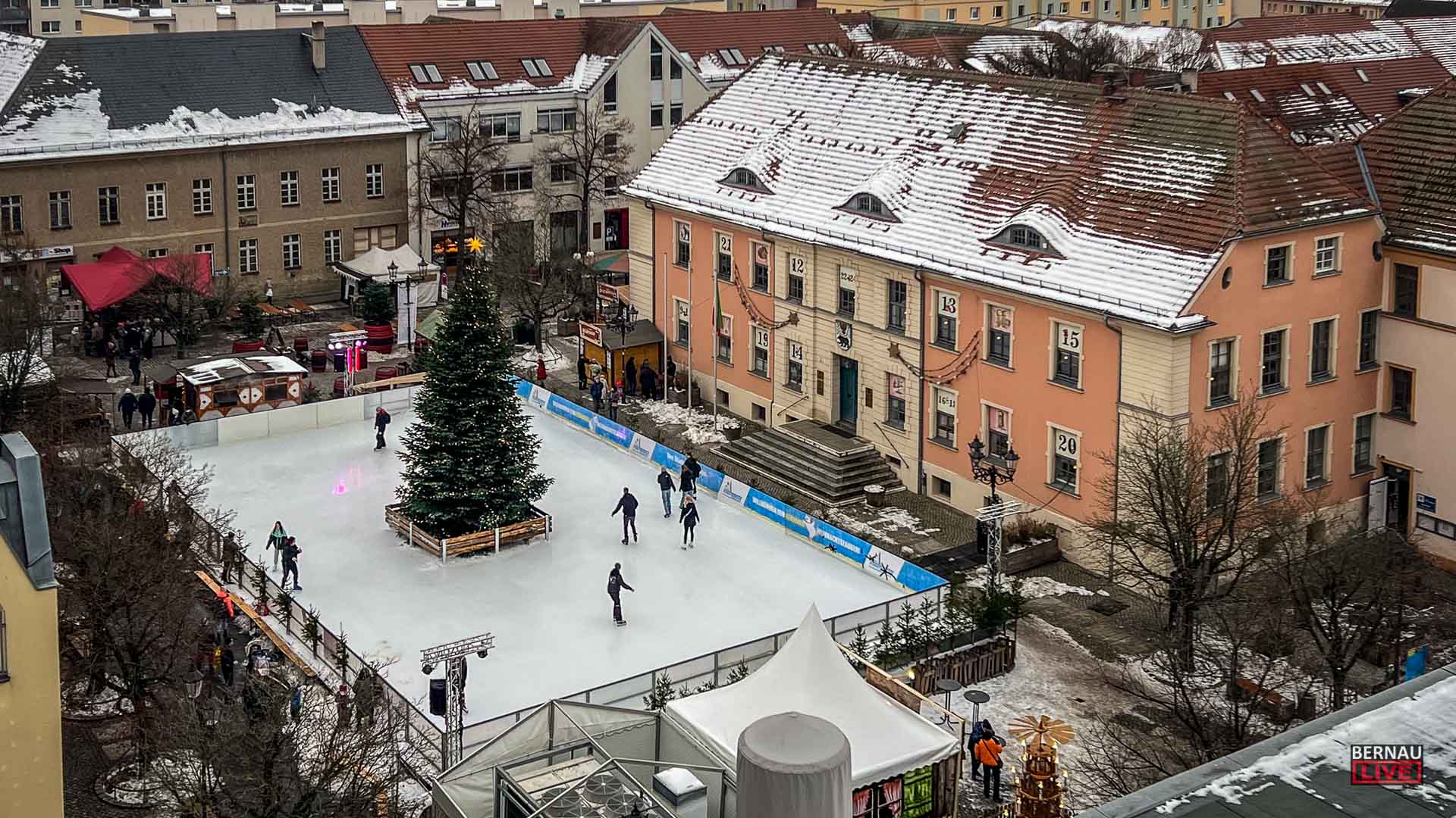 Weihnachtsmarkt Bernau und Eisbahn am Nachmittag eröffnet
