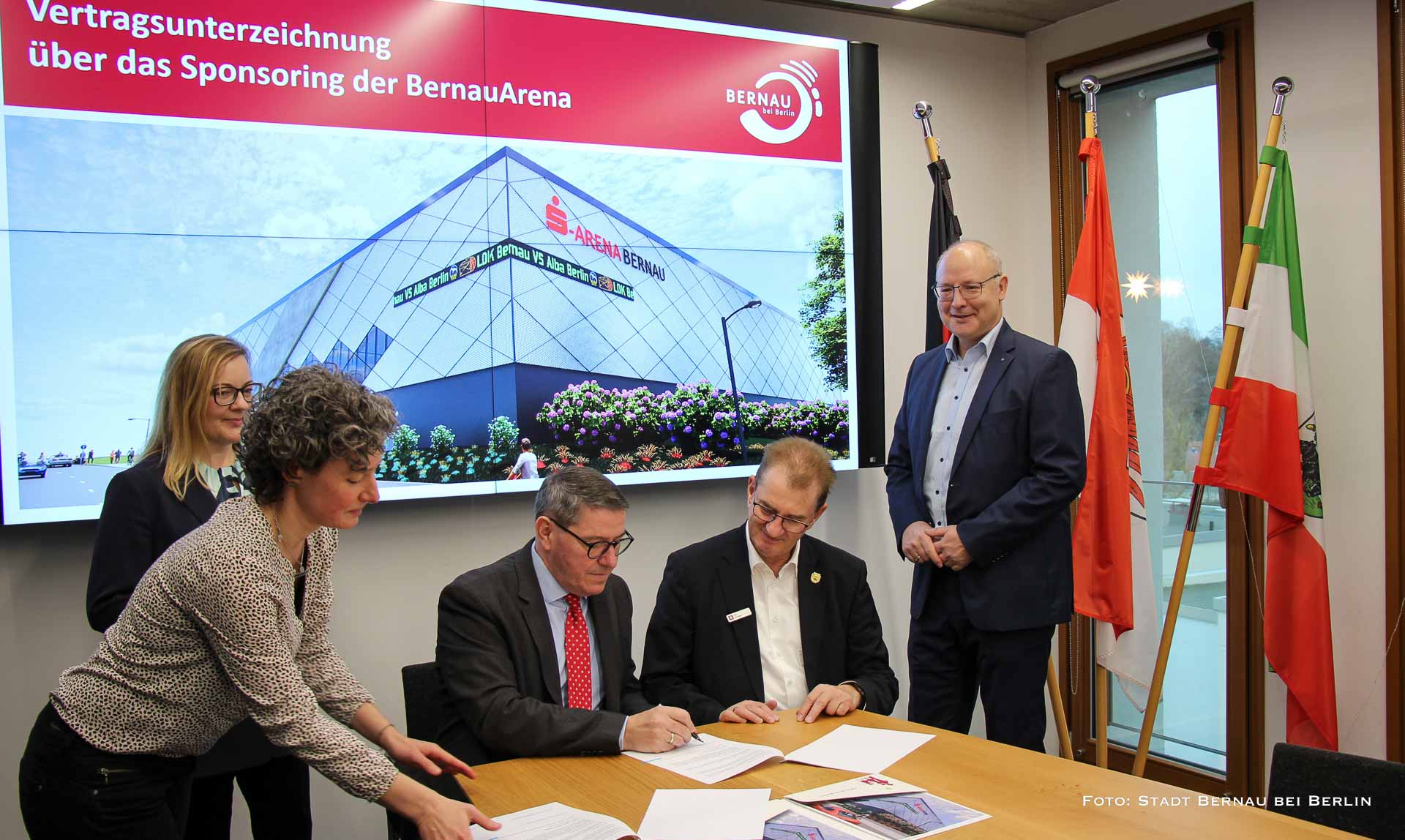 Sparkasse wird Namensgeber für die neue S-Arena Bernau