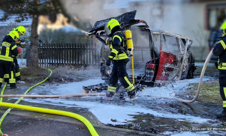 Feuerwehr: In Basdorf brannte am Vormittag ein Transporter