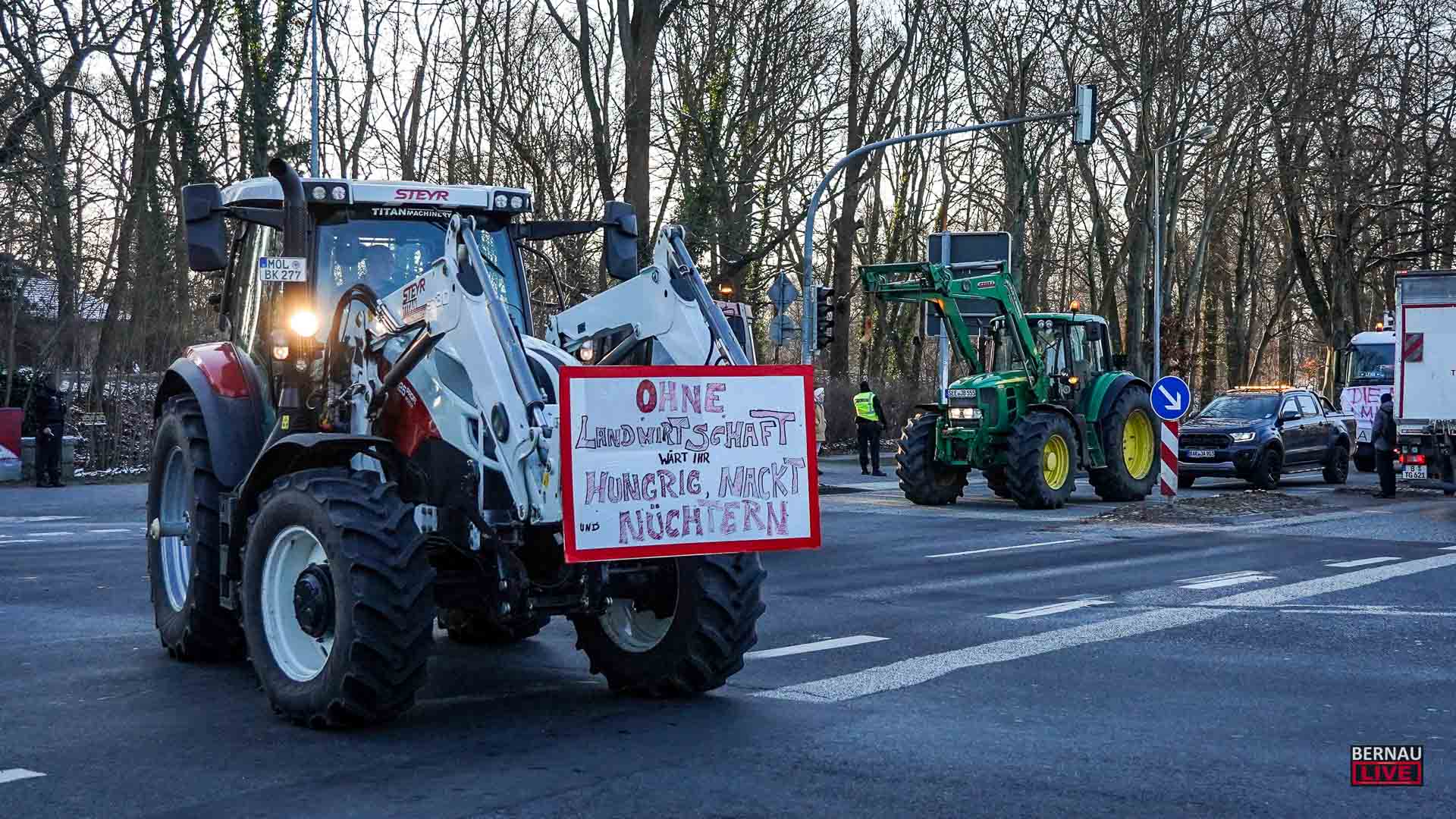 Etliche Landwirte und Speditionen aktuell quer durch Bernau unterwegs