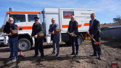 Spatenstich für eine (Katschutz) Bootshalle im Bernauer Ortsteil Ladeburg
