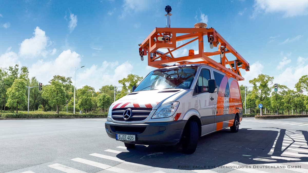 Straßen- und Verkehrsflächen in Bernau werden mit Kamera-Fahrzeug vermessen