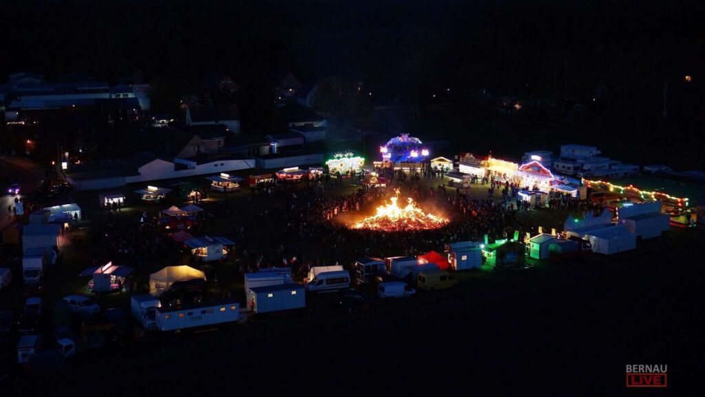 Willkommen in der neuen Woche und guten Morgen aus Bernau 6 Osterfeuer in Basdorf und Barnim laden zum Verweilen ein