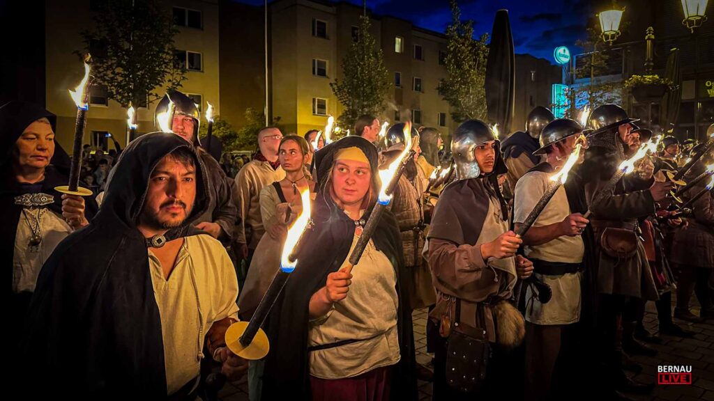 Guten Morgen aus Bernau - Verkehr, Infos und Tipps zum Wochenstart 3 Hussitenfest Bernau: Fackelumzug der Briganten und Feuerwerk zum Tagesende