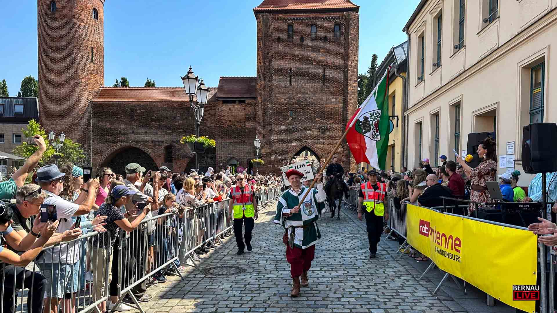 Großer Festumzug zum 31. Hussitenfest in Bernau gestartet