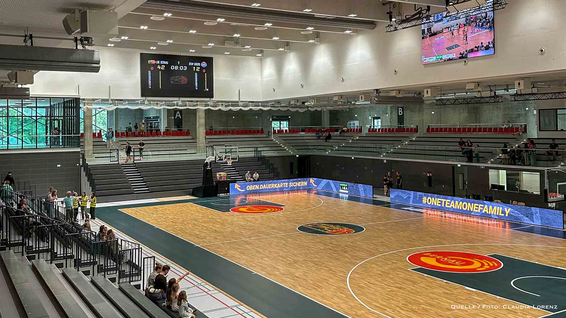 Probesitzen und Basketballparkett - Sport zieht in die Sparkassen-Arena Bernau