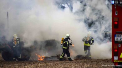 Lindenberg: Hänger mit Strohballen fing am Nachmittag Feuer