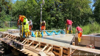 Bernau: Wegbrücke über die Panke nimmt Gestalt an