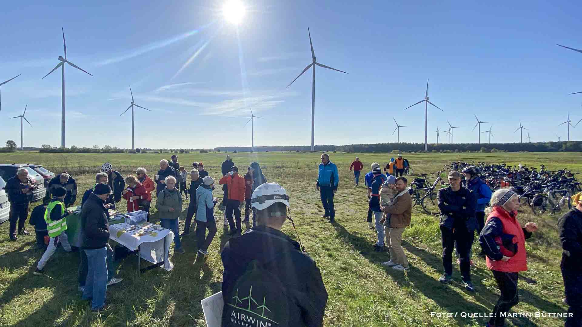 Tempelfelde: Großes Interesse an Fahrradtour zum „Offenen Windrad“