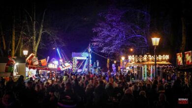 Rummel zum Weihnachtsmarkt Bernau - Aufbau am Mühlentor hat begonnen