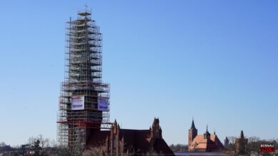 80 Tonnen Gerüst hüllen die Herz-Jesu Kirche Bernau ein - wir waren mal oben