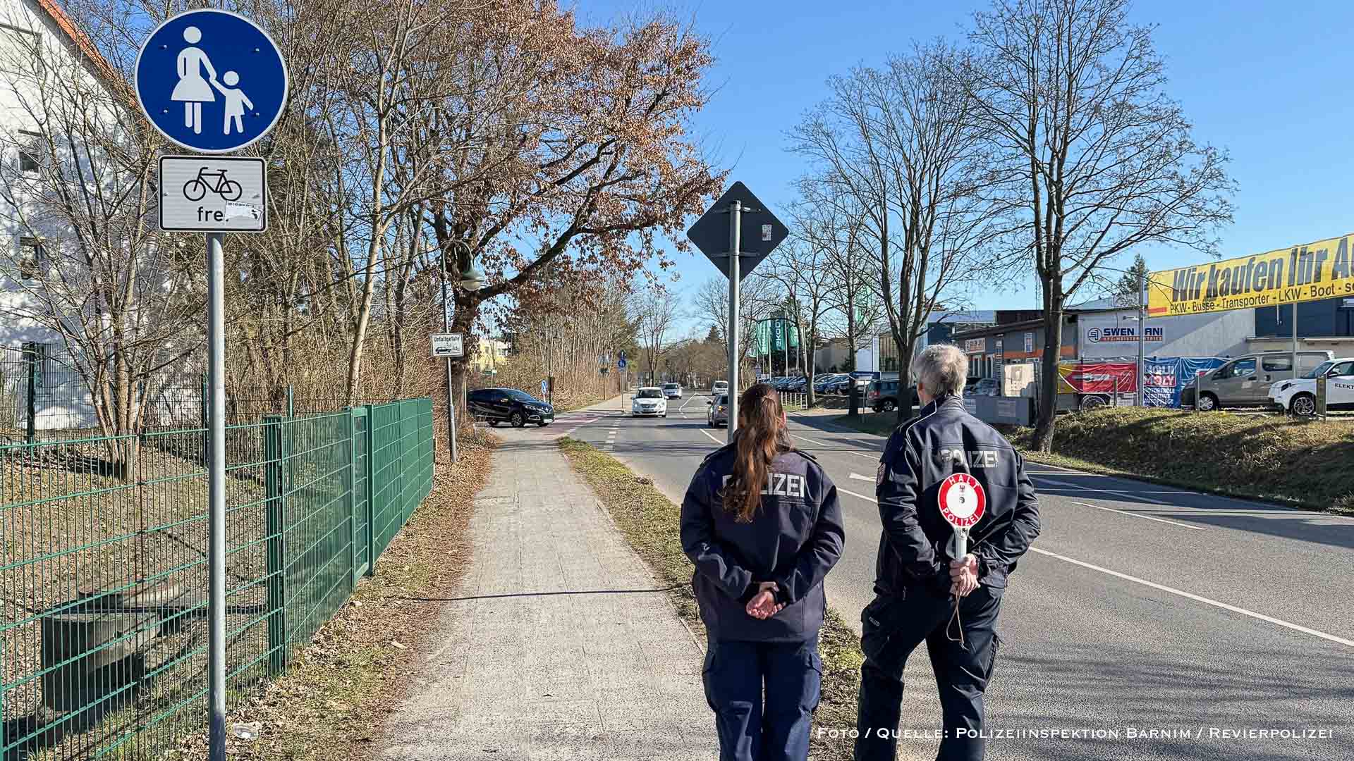 Verkehrskontrolle im Bereich Elbestraße Ecke Zepernicker Chaussee in Bernau