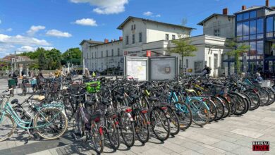 Zwischenlösung für Fahrräder auf dem Bahnhofsvorplatz Bernau