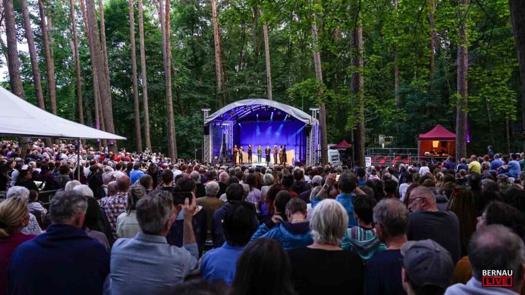 Guten Morgen aus Bernau - Verkehr, Infos und Tipps für den Dienstag 3 Siebenklang: Kat Frankie und ihr A-capella Ensemble begeisterten in der Waldbühne Lobetal