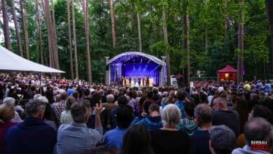Siebenklang: Kat Frankie und ihr A-capella Ensemble begeisterten in der Waldbühne Lobetal