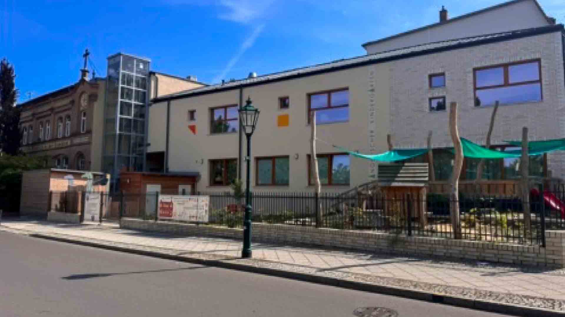 Für unsere evangelische Kindertagesstätte in Eberswalde suchen wir zum baldmöglichen Beginn eine ERZIEHER:IN (W/M/D) mit flexiblem Beschäftigungsumfang (mind. 30 h/Woche)