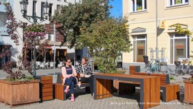 Neue Sitzmöbel und mehr Grün auf dem Marktplatz Bernau