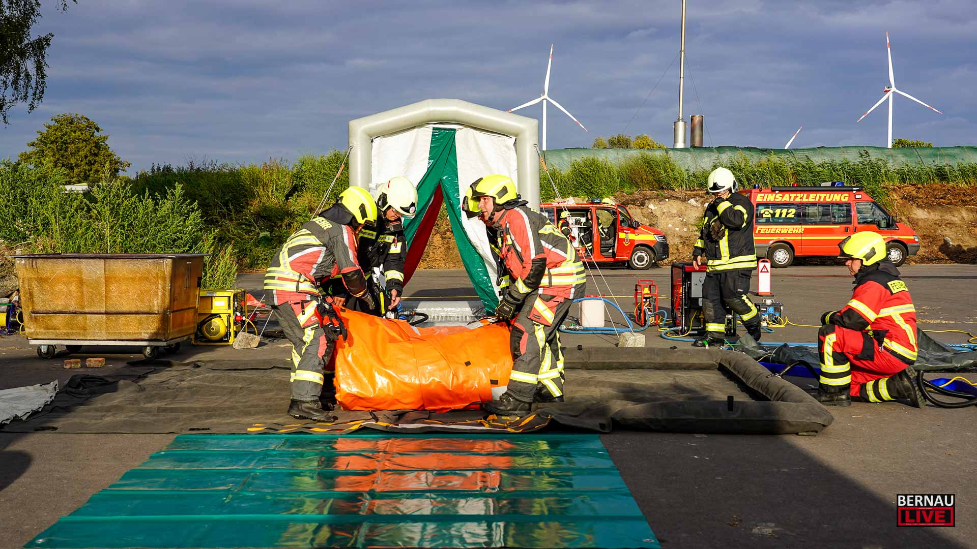 Gefahrgut-Übung der Feuerwehren und des Katastrophenschutz Barnim in Bernau