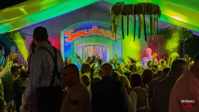 Bernau / Barnim: Das diesjährige Oktoberfest in Bernau bei Berlin ging am frühen Sonntagmorgen mit ausgelassener Stimmung und vollen Maßkrügen erfolgreich zu Ende.