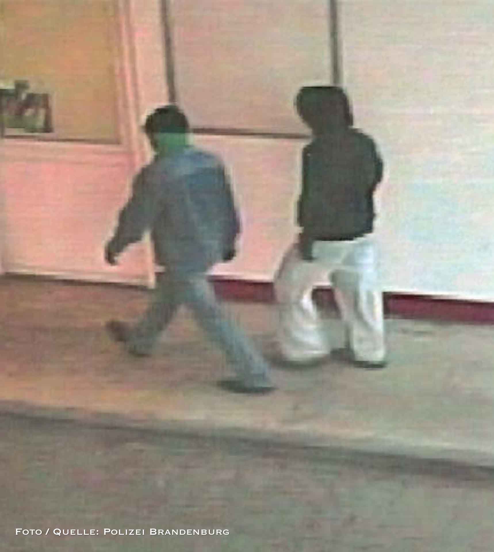 Polizei in Bernau bittet mit Fotos um Mithilfe nach Tankstellenüberfall 2 Bernau LIVE - Dein Stadtmagazin für Bernau bei Berlin
