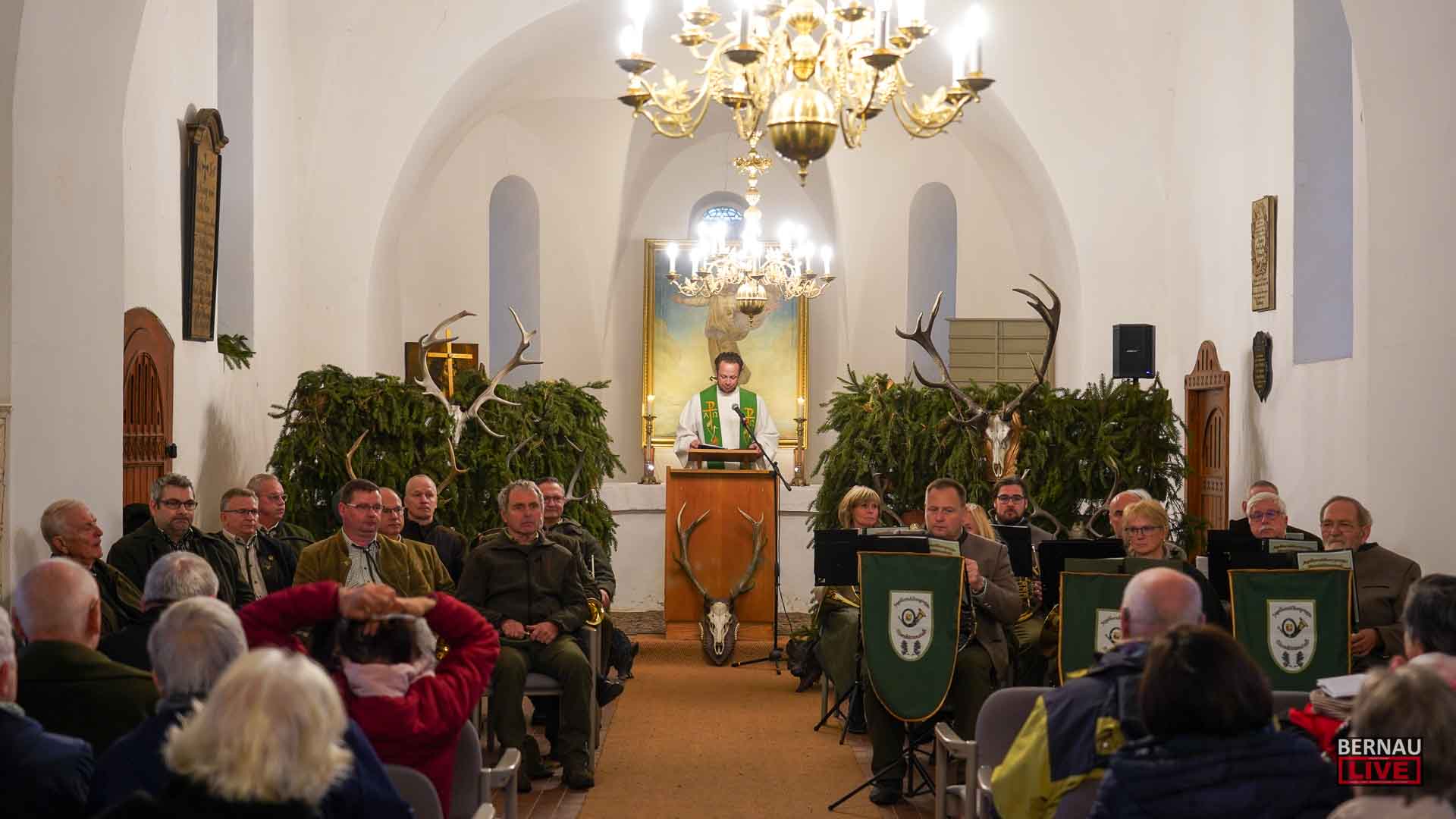 Festliche Hubertusmesse im Bernauer Ortsteil Ladeburg
