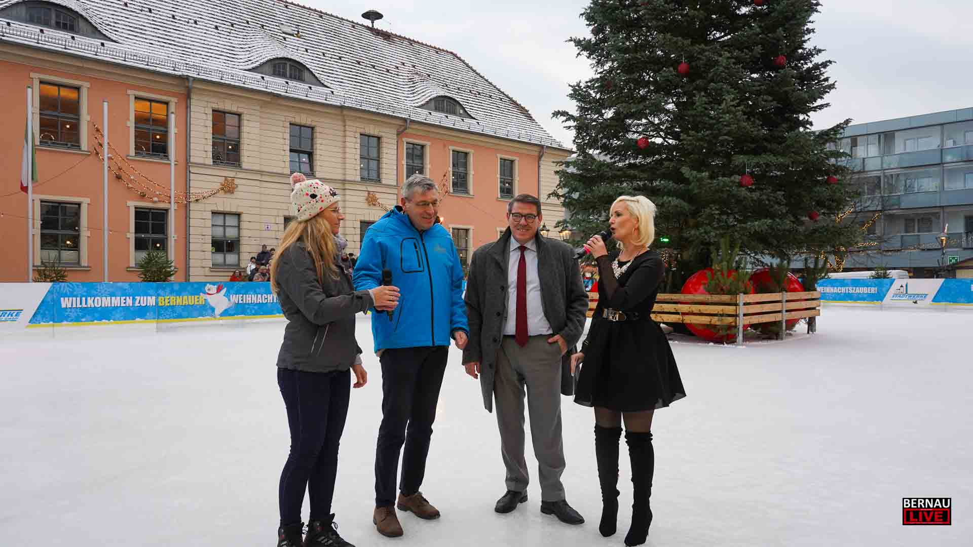 Eisbahn in Bernau offiziell eröffnet - allen viel Spaß 4 Bernau LIVE - Dein Stadtmagazin für Bernau bei Berlin