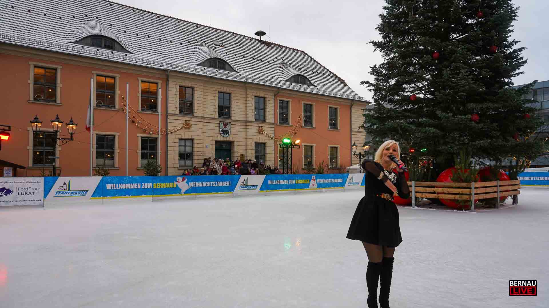 Eisbahn in Bernau offiziell eröffnet - allen viel Spaß 3 Bernau LIVE - Dein Stadtmagazin für Bernau bei Berlin