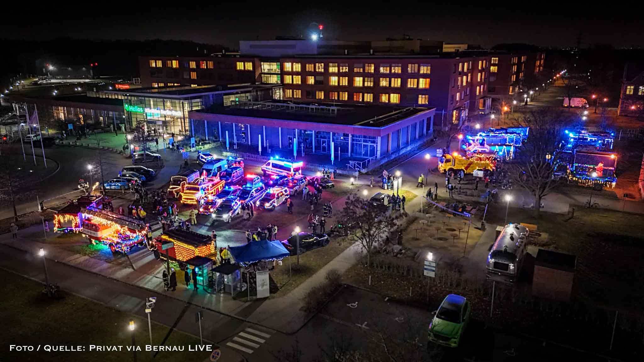 Ein Meer aus Lichtern: Blaulichtparade wärmt Herzen im Helios Klinikum Berlin-Buch 6 Bernau LIVE - Dein Stadtmagazin für Bernau bei Berlin
