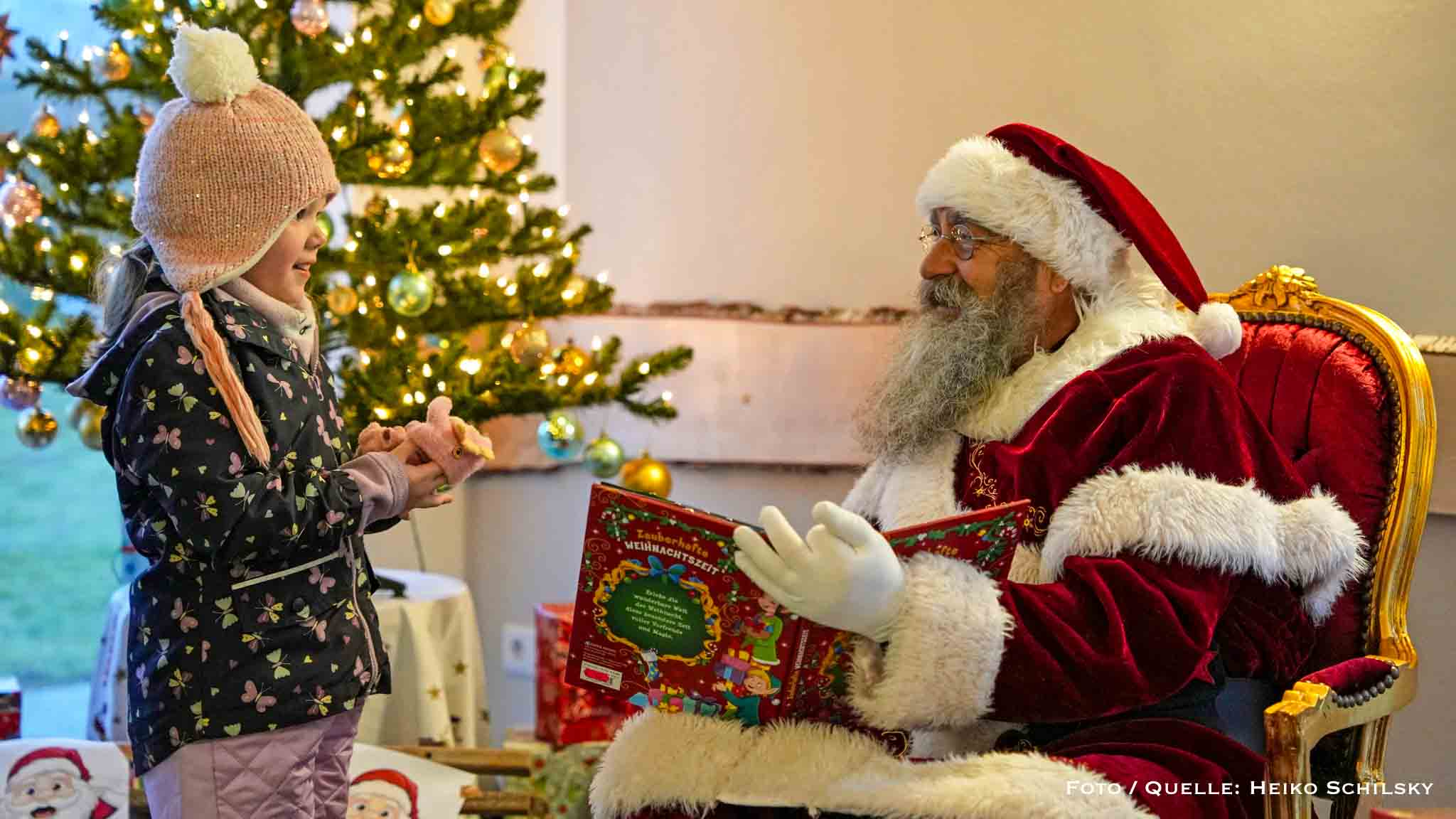 Weihnachtsmann öffnet Sprechstunde im Neuen Rathaus Bernau