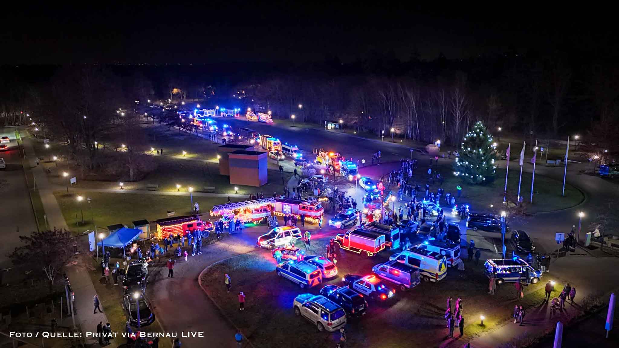 Ein Meer aus Lichtern: Blaulichtparade wärmt Herzen im Helios Klinikum Berlin-Buch 7 Bernau LIVE - Dein Stadtmagazin für Bernau bei Berlin