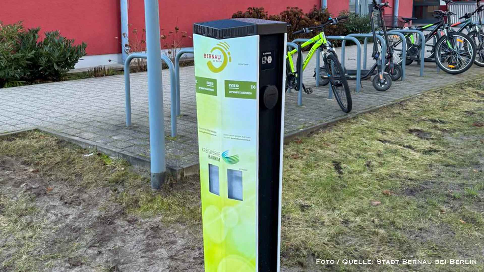 Bernau: Neue E-Ladesäule an der Erich-Wünsch-Halle am Netz 1 Bernau: Neue E-Ladesäule an der Erich-Wünsch-Halle am Netz