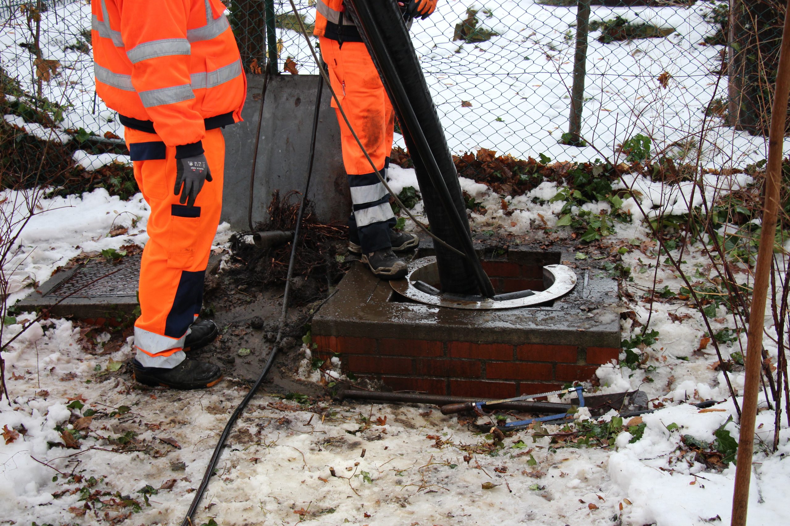 Bernau reinigt Regenwasser-Infrastruktur an den Wallanlagen