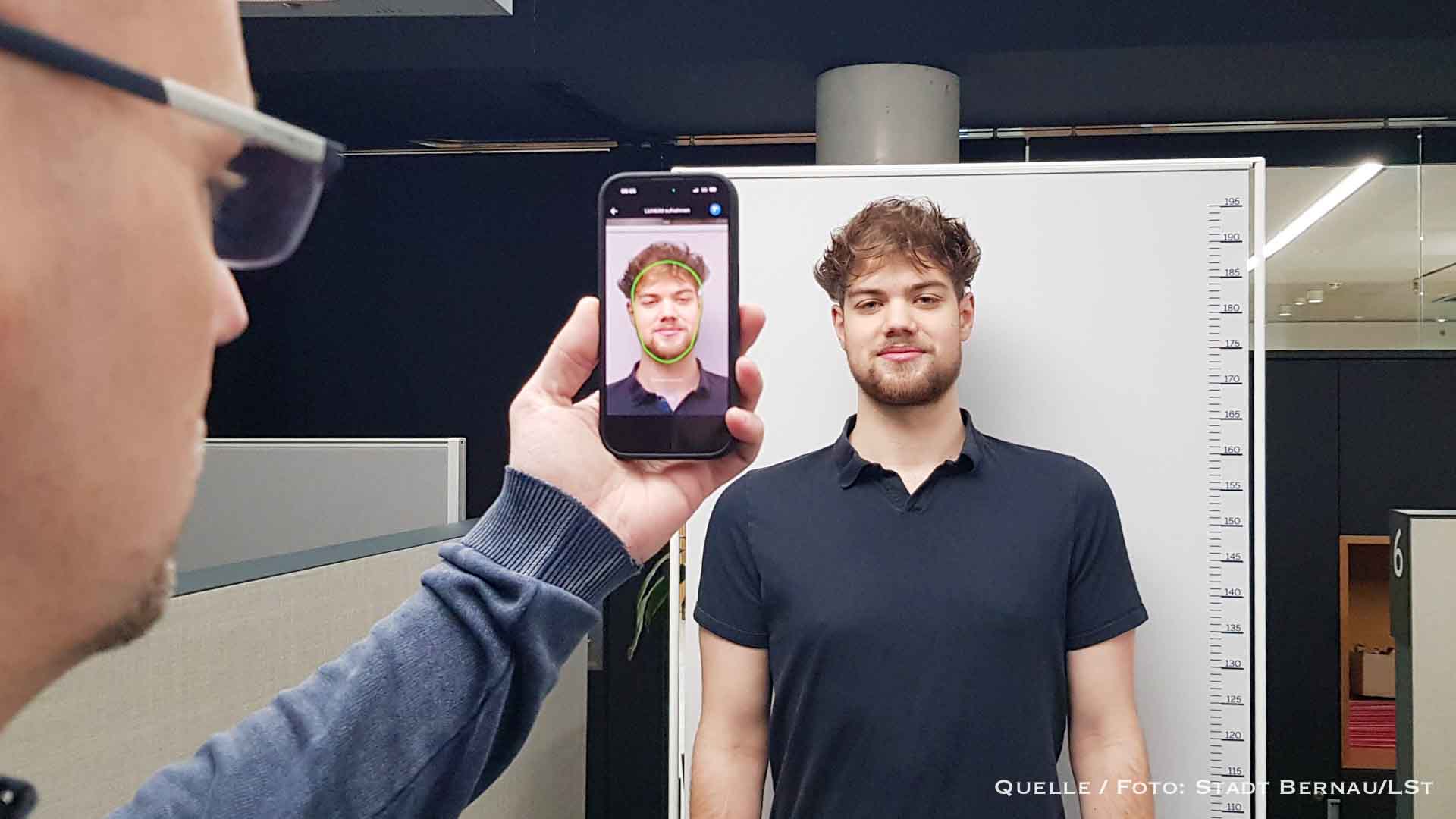 Neuer Foto-Service im Rathaus Bernau: Mobil und barrierefrei zum Passbild