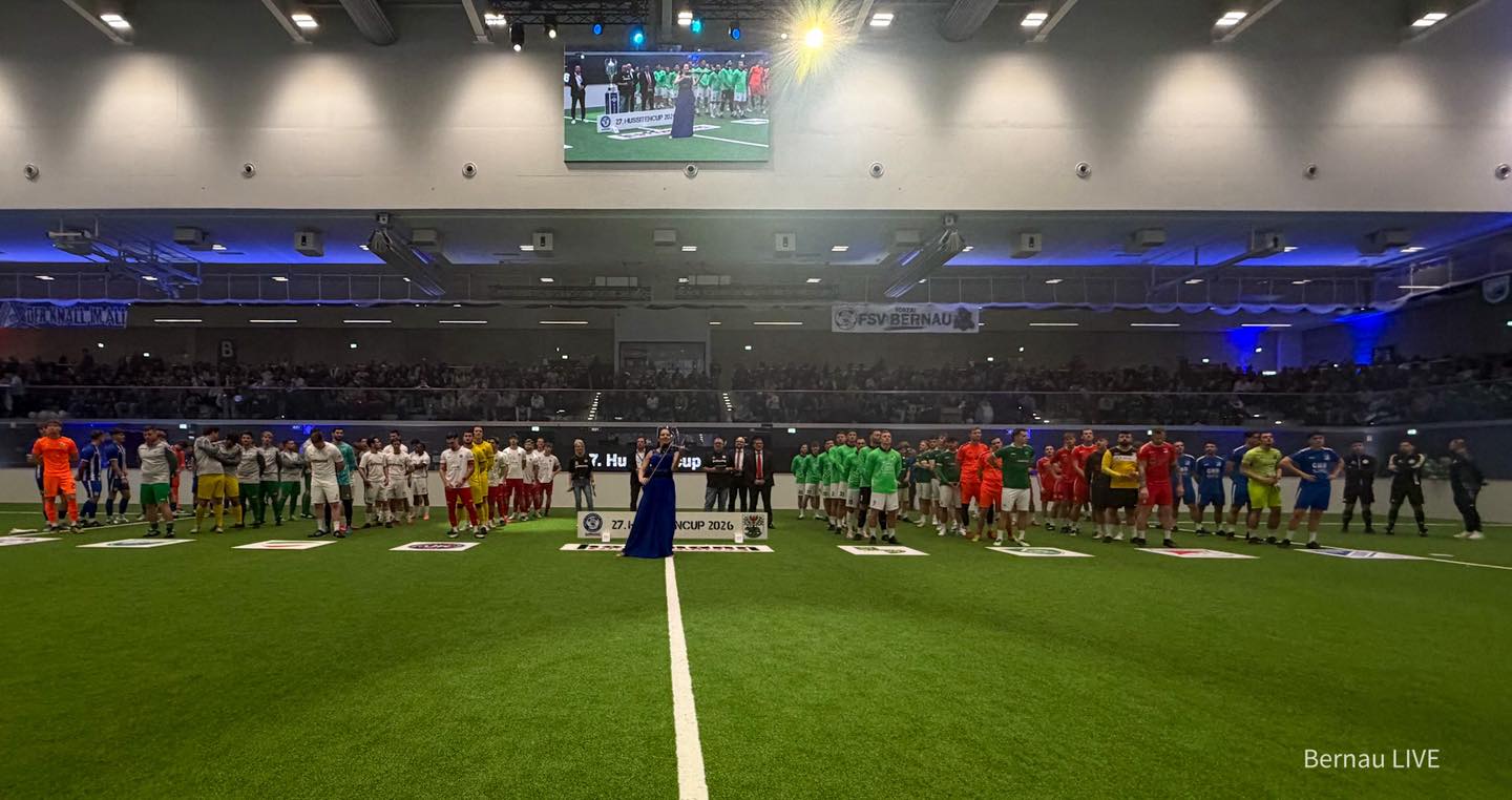Veranstaltungen und Tipps für das Wochenende in Bernau und Barnim 2 Auf zum 27. Hussitencup Bernau Die Fußballschuhe werden geschnürt, der Kunstrasen liegt bereit: Vom 9. bis 11. Januar 2026 verwandelt sich die S-Arena Bernau erneut in das pulsierende Herz des regionalen Hallenfußballs. Der 27. Hussitencup – unbestritten das größte Hallenturnier in Berlin und Brandenburg – steht vor seiner Neuauflage und verspricht ein Wochenende der Superlative. Dieser Tage hat der Ticketverkauf begonnen. Das Format ist gewaltig, die Erwartungen hoch, und auf die Fans warten drei Tage voller Action, verteilt auf sechs spannungsgeladene Turniere mit insgesamt 52 Teams. Erwartet werden über 5.000 begeisterte Zuschauer live vor Ort, wenn die besten Mannschaften der Region um Ruhm, Ehre und Pokale kämpfen.