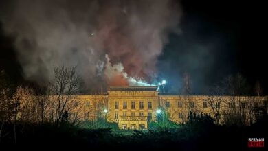 Großbrand Bogensee-Areal Wandlitz - Löscharbeiten vorerst beendet, was nun? Bernau / Wandlitz: Wie Bernau LIVE heute Nacht bereits berichtete, kam es am gestrigen Abend auf dem Gelände des Bogensee-Areals zu einem Großbrand. Betroffen war das Lektionsgebäude der ehemaligen FDJ-Hochschule. Wie die Polizei informierte, konnten die Löscharbeiten am frühen Donnerstagnachmittag vorerst beendet werden....