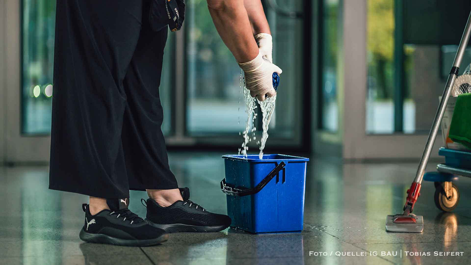 Saubere Arbeit, höherer Lohn: Reinigungskräfte im Barnim erhalten mehr Geld