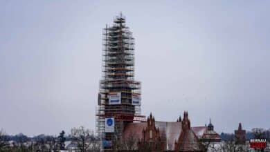 Die Herz-Jesu-Kirche in Bernau hat ihr altes neues Kreuz zurück