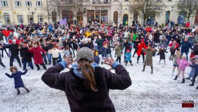Bernau tanzt gegen Gewalt: Ein kraftvolles Signal auf dem Marktplatz - One Billion Rising