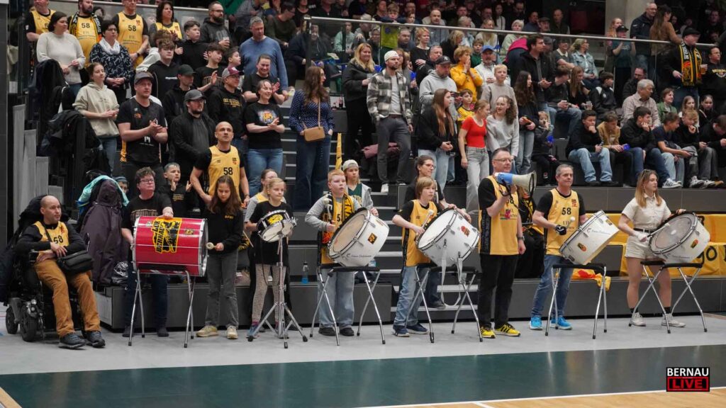Herzschlagfinale in der Sparkassen-Arena: LOK Bernau bezwingt Westerstede 3 Herzschlagfinale in der Sparkassen-Arena: LOK Bernau bezwingt Westerstede