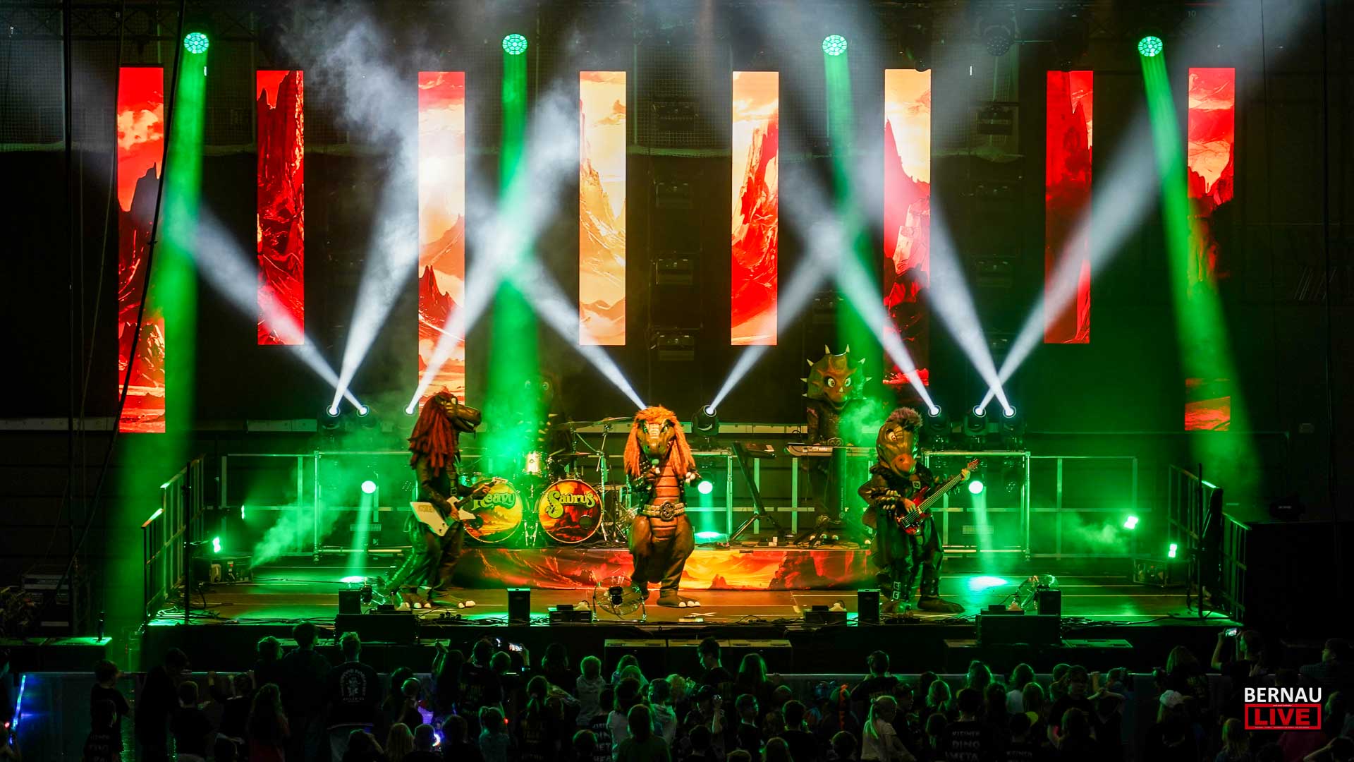 Full House in Bernau: Das Beben der Rave Nation & das Brüllen von HeavySaurus! 30 Bernau LIVE