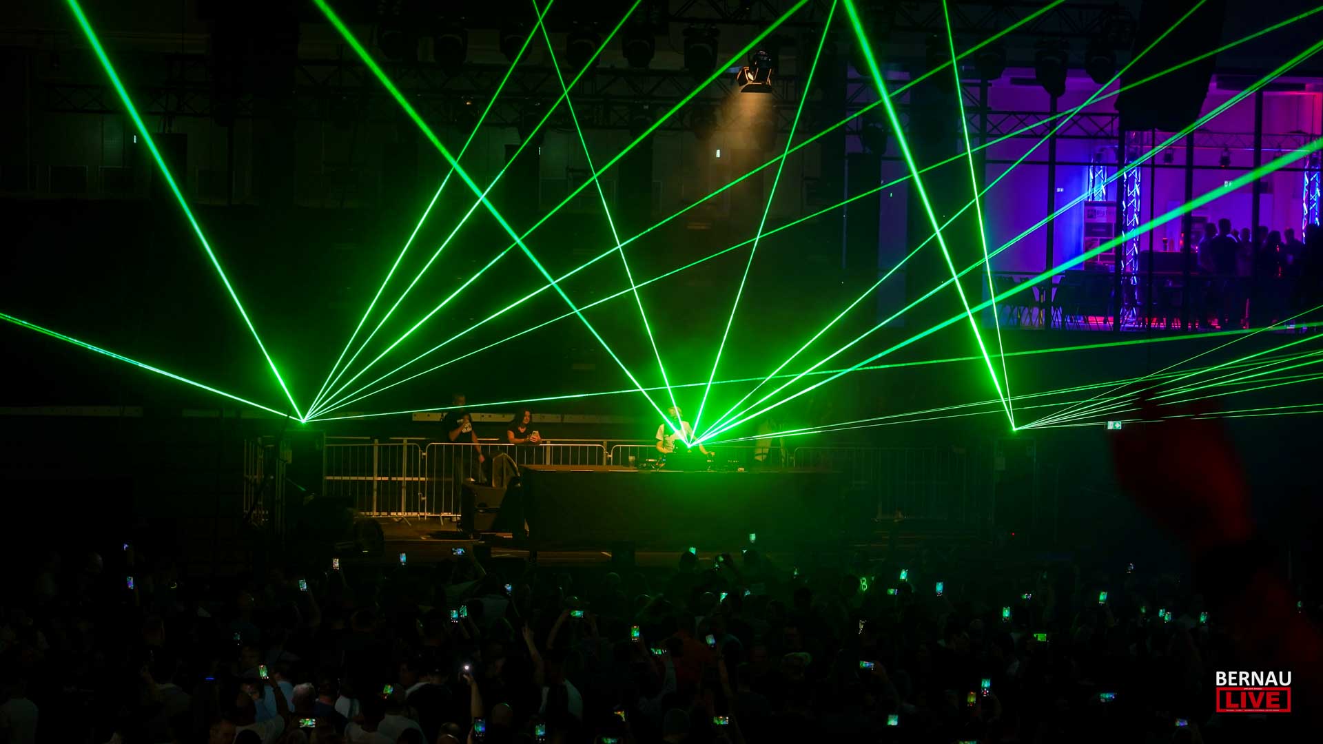 Full House in Bernau: Das Beben der Rave Nation & das Brüllen von HeavySaurus! 27 Bernau LIVE