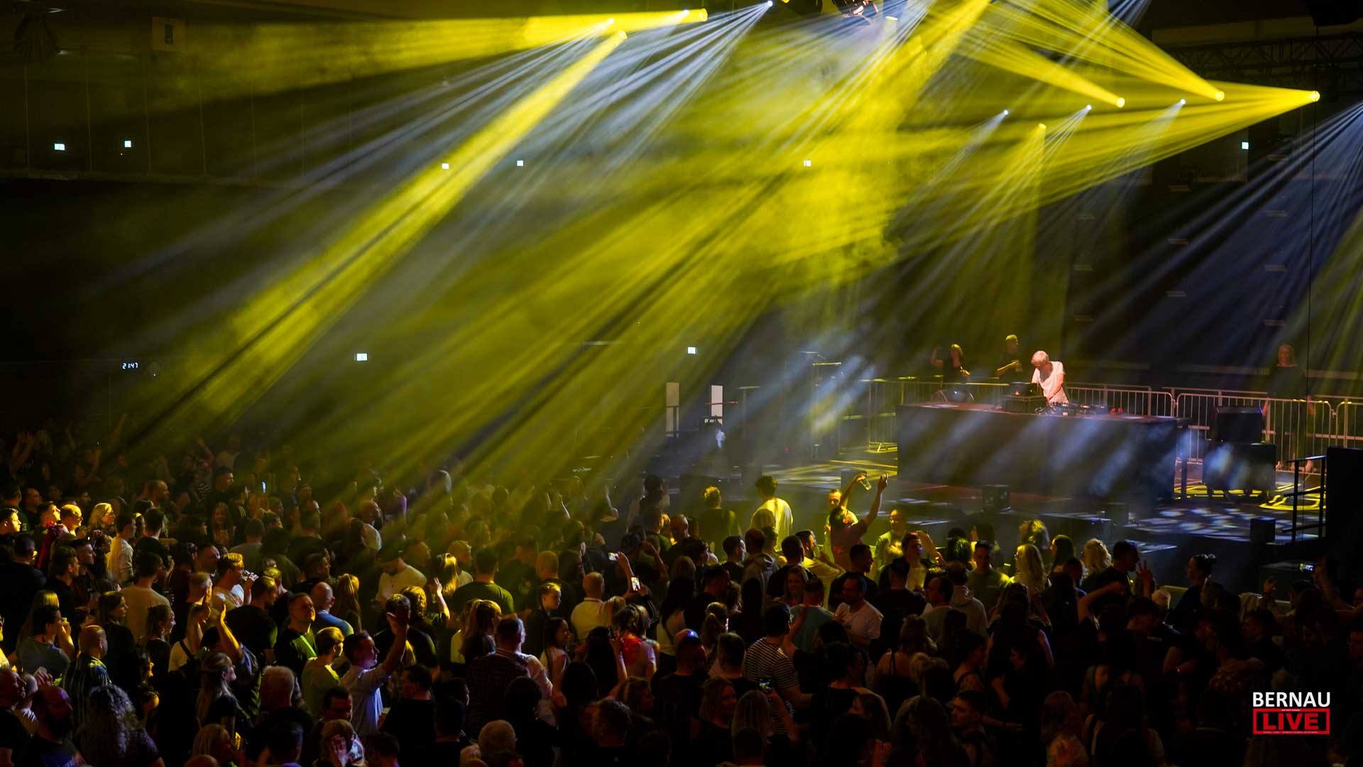 Full House in Bernau: Das Beben der Rave Nation & das Brüllen von HeavySaurus! 25 Bernau LIVE